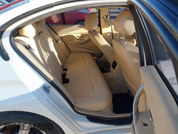 2014 BMW 3 Series 320i z VIN WBA3B1G50ENN90318, wystawiony jako IAAI lot #43484910 z przebiegiem 198 051 mil mil oraz . Historia ofert i sprzedaży dostępna na DreamBid. Obrazek 8.