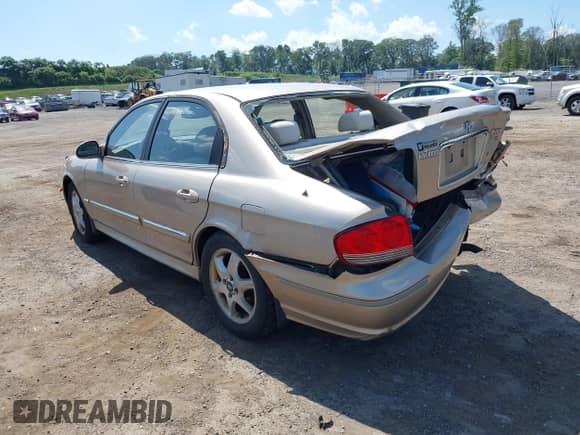 2005 Hyundai Sonata GLS with VIN KMHWF35HX5A209543, listed as a IAAI auction lot 42582975 with 189,936 mi miles and . Bid and sale history available at DreamBid. Image 3.