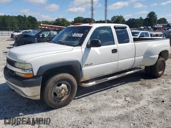 2002 Chevrolet Silverado 3500 with VIN 1GCJK39U62E276257, listed as a Copart auction lot 66982295 with 177,970 mi miles and Salvage title. Bid and sale history available at DreamBid. Image 1.