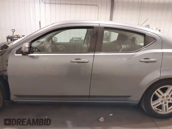2010 Dodge Avenger R/T with VIN 1B3CC5FB2AN164818, listed as a IAAI auction lot 43230953 with 165,249 mi miles and . Bid and sale history available at DreamBid. Image 15.