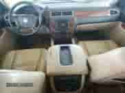 2007 Chevrolet Suburban LT z VIN 3GNFC16J87G107687, wystawiony jako Copart lot #81596915 z przebiegiem 237 431 mil mil oraz Szkoda całkowita • Salvage title. Historia ofert i sprzedaży dostępna na DreamBid. Obrazek 8.