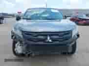 2023 Mitsubishi Outlander ES z VIN JA4ARUAU0PU016991, wystawiony jako IAAI lot #42406548 z przebiegiem 25 351 mil mil oraz . Historia ofert i sprzedaży dostępna na DreamBid. Obrazek 12.