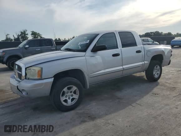 2005 Dodge Dakota SLT с VIN 1D7HE48K75S195646, выставлен на аукционе Copart как лот 63781995 с пробегом Не указан миль и Списание • Salvage title. История ставок и продаж доступна на DreamBid. Изображение 1.