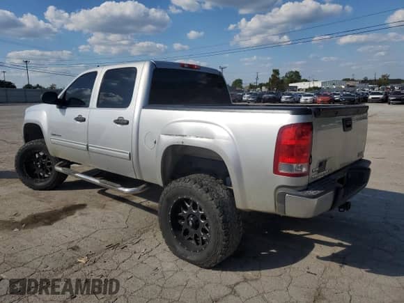 2011 GMC Sierra 1500 SLE z VIN 3GTP2VEA3BG117318, wystawiony jako Copart lot #72139574 z przebiegiem 159 829 mil mil oraz Szkoda całkowita • Salvage title. Historia ofert i sprzedaży dostępna na DreamBid. Obrazek 2.