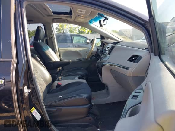 2013 Toyota Sienna SE с VIN 5TDXK3DC0DS357678, выставлен на аукционе IAAI как лот 42659483 с пробегом 150 566 миль миль и . История ставок и продаж доступна на DreamBid. Изображение 5.