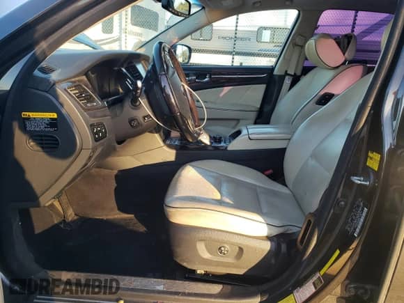 2014 Hyundai Equus Signature with VIN KMHGH4JH0EU075246, listed as a Copart auction lot 83704734 with 142,401 mi miles and Salvage title. Bid and sale history available at DreamBid. Image 7.