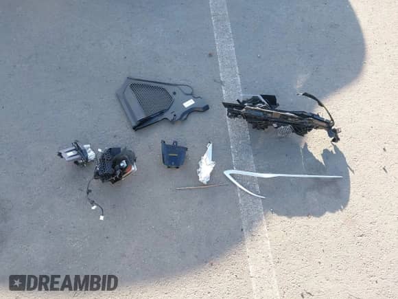 2024 BMW i4 eDrive40 with VIN WBY73AW05RFT33063, listed as a IAAI auction lot 41127587 with Not provided miles and . Bid and sale history available at DreamBid. Image 12.