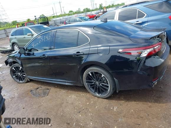 2022 Toyota Camry Hybrid XSE с VIN 4T1K31AK0NU595563, выставлен на аукционе IAAI как лот 42265133 с пробегом 37 555 миль миль и . История ставок и продаж доступна на DreamBid. Изображение 15.