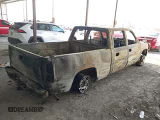 2001 Chevrolet Silverado 1500HD LS z VIN 1GCGK13U01F140108, wystawiony jako IAAI lot #41727666 z przebiegiem Nie podano mil oraz . Historia ofert i sprzedaży dostępna na DreamBid. Obrazek 4.