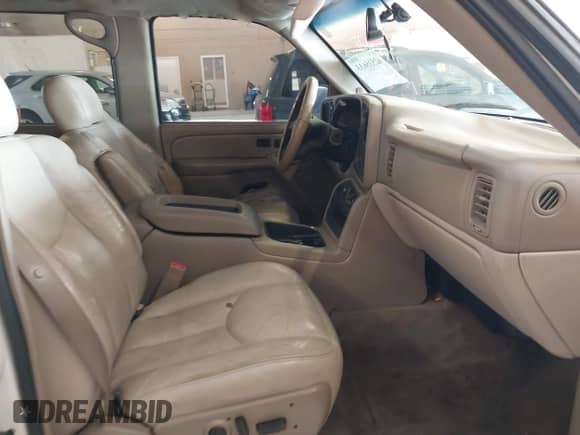 2004 Chevrolet Suburban LT с VIN 1GNFK16Z24J155382, выставлен на аукционе IAAI как лот 42535633 с пробегом 334 407 миль миль и . История ставок и продаж доступна на DreamBid. Изображение 5.