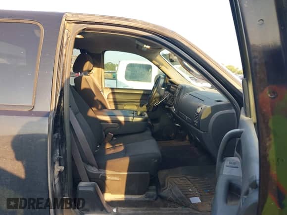 2011 Chevrolet Silverado 1500 LT z VIN 1GCRCSEAXBZ125243, wystawiony jako IAAI lot #43134333 z przebiegiem 261 653 mil mil oraz . Historia ofert i sprzedaży dostępna na DreamBid. Obrazek 5.