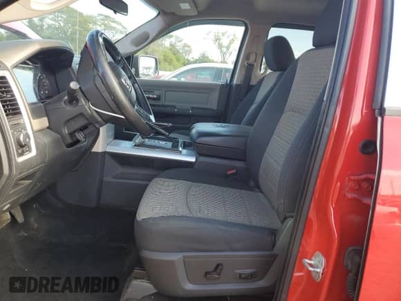 2012 Ram 1500 Big Horn z VIN 1C6RD7LT0CS274468, wystawiony jako Copart lot #85886125 z przebiegiem 109 146 mil mil oraz Szkoda całkowita • Salvage title. Historia ofert i sprzedaży dostępna na DreamBid. Obrazek 7.