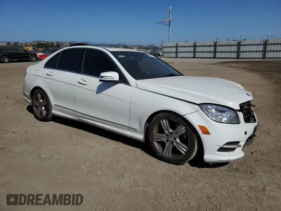 2011 Mercedes-Benz C 350 Sport с VIN WDDGF5GB1BF656764, выставлен на аукционе Copart как лот 59581035 с пробегом 177 596 миль миль и Списание • Salvage title. История ставок и продаж доступна на DreamBid. Изображение 4.