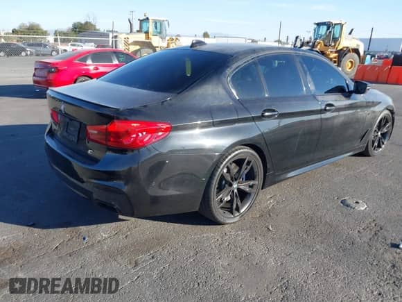 2019 BMW 5 Series M550i xDrive с VIN WBAJB9C51KB288416, выставлен на аукционе IAAI как лот 41265378 с пробегом 52 529 миль миль и . История ставок и продаж доступна на DreamBid. Изображение 4.