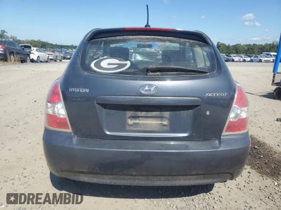 2008 Hyundai Accent SE z VIN KMHCN36C38U087622, wystawiony jako Copart lot #84217995 z przebiegiem 222 658 mil mil oraz Czysty tytuł • Clean title. Historia ofert i sprzedaży dostępna na DreamBid. Obrazek 6.