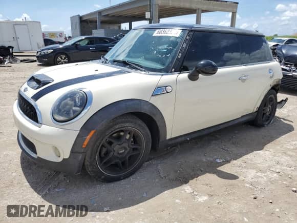 2009 MINI Hardtop S with VIN WMWMF73569TW87834, listed as a Copart auction lot 60362395 with 52,448 mi miles and Salvage title. Bid and sale history available at DreamBid. Image 1.
