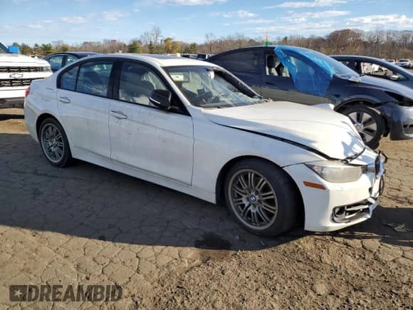 2013 BMW 3 Series 328i xDrive с VIN WBA3B5G58DNS04346, выставлен на аукционе Copart как лот 77405664 с пробегом Не указан миль и На запчасти • Non repairable. История ставок и продаж доступна на DreamBid. Изображение 4.