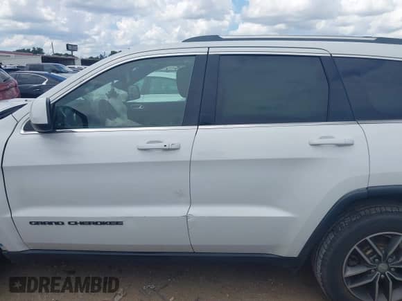 2018 Jeep Grand Cherokee Laredo z VIN 1C4RJEAG8JC513624, wystawiony jako IAAI lot #42581587 z przebiegiem 89 216 mil mil oraz . Historia ofert i sprzedaży dostępna na DreamBid. Obrazek 14.