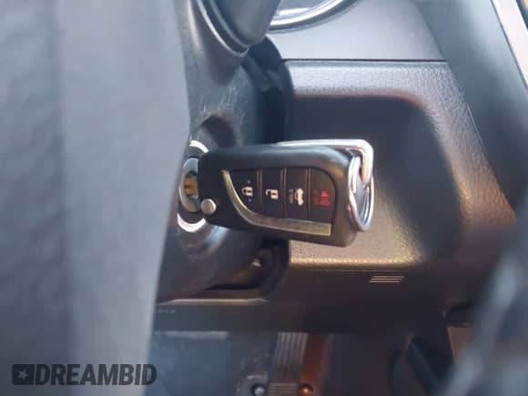 2020 Toyota Camry SE with VIN 4T1G11AK7LU927300, listed as a IAAI auction lot 43327703 with 109,497 mi miles and . Bid and sale history available at DreamBid. Image 11.