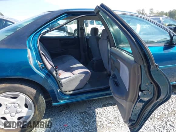 1997 Dodge Intrepid z VIN 2B3HD46F7VH717686, wystawiony jako IAAI lot #43109787 z przebiegiem 97 662 mil mil oraz . Historia ofert i sprzedaży dostępna na DreamBid. Obrazek 8.