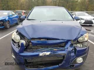 2014 Chevrolet Sonic LTZ z VIN 1G1JE5SB9E4190889, wystawiony jako IAAI lot #43578284 z przebiegiem Nie podano mil oraz . Historia ofert i sprzedaży dostępna na DreamBid. Obrazek 6.