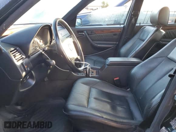 2000 Mercedes-Benz C 230/260/280/320 z VIN WDBHA29G0YA860383, wystawiony jako Copart lot #87109294 z przebiegiem 135 777 mil mil oraz Szkoda całkowita • Salvage title. Historia ofert i sprzedaży dostępna na DreamBid. Obrazek 7.