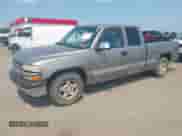 2000 Chevrolet Silverado 1500 LS z VIN 2GCEC19T8Y1312440, wystawiony jako IAAI lot #42914407 z przebiegiem 257 638 mil mil oraz . Historia ofert i sprzedaży dostępna na DreamBid. Obrazek 2.