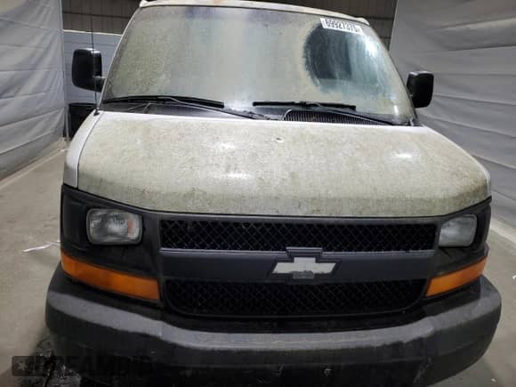 2006 Chevrolet Express Cargo z VIN 1GCGG25V161109192, wystawiony jako Copart lot #69927375 z przebiegiem Nie podano mil oraz Czysty tytuł • Clean title. Historia ofert i sprzedaży dostępna na DreamBid. Obrazek 5.