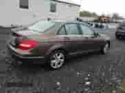 2013 Mercedes-Benz C 300 Sport z VIN WDDGF8AB2DR270799, wystawiony jako Copart lot #84885665 z przebiegiem 100 854 mil mil oraz Szkoda całkowita • Salvage title. Historia ofert i sprzedaży dostępna na DreamBid. Obrazek 3.