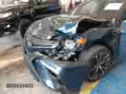 2020 Toyota Camry SE z VIN 4T1G11AK8LU870945, wystawiony jako IAAI lot #42890973 z przebiegiem 134 048 mil mil oraz . Historia ofert i sprzedaży dostępna na DreamBid. Obrazek 6.