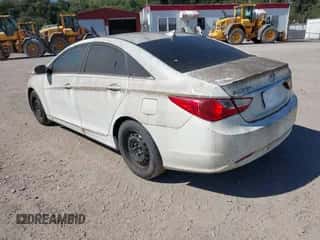 2011 Hyundai Sonata GLS z VIN 5NPEB4AC4BH298185, wystawiony jako IAAI lot #43372163 z przebiegiem 153 907 mil mil oraz . Historia ofert i sprzedaży dostępna na DreamBid. Obrazek 3.