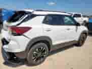 2022 Chevrolet TrailBlazer LT z VIN KL79MPSL1NB083443, wystawiony jako Copart lot #80800055 z przebiegiem 64 112 mil mil oraz Szkoda całkowita • Salvage title. Historia ofert i sprzedaży dostępna na DreamBid. Obrazek 3.