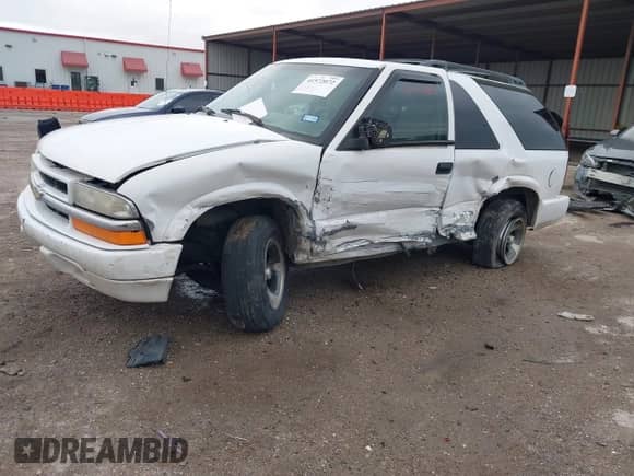 2002 Chevrolet Blazer LS с VIN 1GNCS18W42K105497, выставлен на аукционе IAAI как лот 41572072 с пробегом 142 486 миль миль и . История ставок и продаж доступна на DreamBid. Изображение 2.