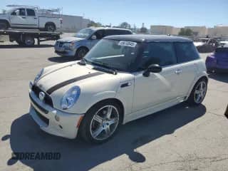 2005 MINI Hardtop with VIN WMWRC33565TJ71765, listed as a Copart auction lot 69870845 with 139,949 mi miles and Salvage title. Bid and sale history available at DreamBid. Image 1.