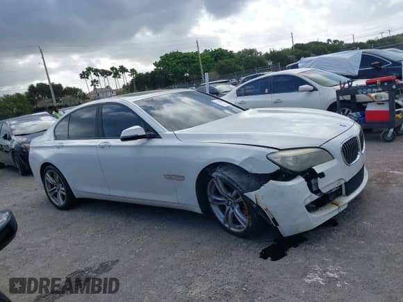2014 BMW 7 Series 740i с VIN WBAYA6C53ED144195, выставлен на аукционе IAAI как лот 41720500 с пробегом 123 776 миль миль и . История ставок и продаж доступна на DreamBid. Изображение 13.
