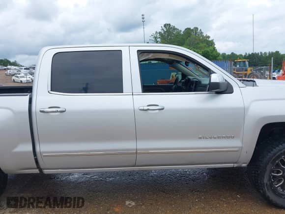 2016 Chevrolet Silverado 1500 LTZ z VIN 3GCUKSEC5GG264816, wystawiony jako IAAI lot #42344166 z przebiegiem 338 247 mil mil oraz . Historia ofert i sprzedaży dostępna na DreamBid. Obrazek 13.