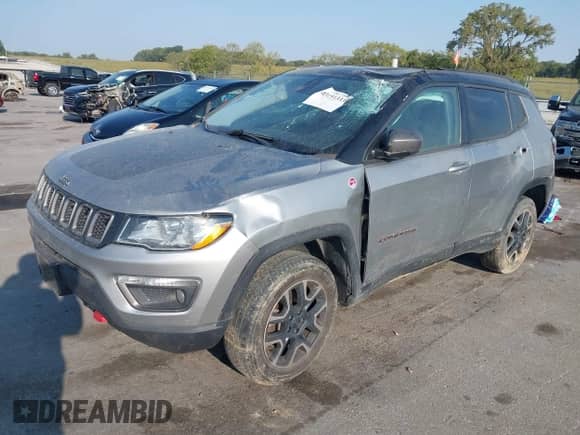 2019 Jeep Compass Trailhawk with VIN 3C4NJDDB2KT722257, listed as a IAAI auction lot 43191333 with 111,975 mi miles and . Bid and sale history available at DreamBid. Image 2.