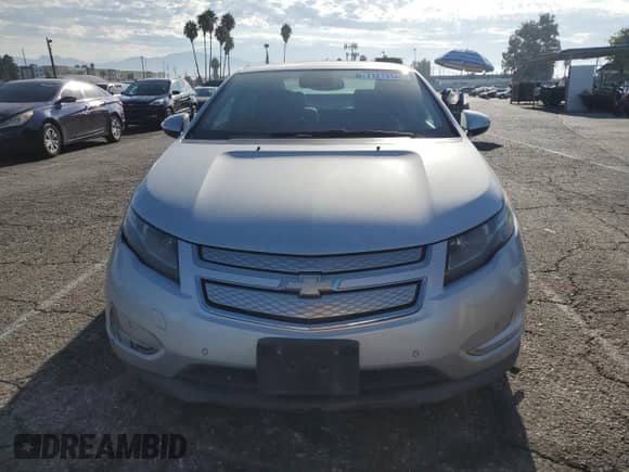 2013 Chevrolet Volt z VIN 1G1RH6E48DU137578, wystawiony jako Copart lot #71213145 z przebiegiem 173 405 mil mil oraz Czysty tytuł • Clean title. Historia ofert i sprzedaży dostępna na DreamBid. Obrazek 5.