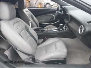 2016 Chevrolet Camaro 2SS с VIN 1G1FH3D71G0192916, выставлен на аукционе IAAI как лот 40949180 с пробегом 115 553 миль миль и . История ставок и продаж доступна на DreamBid. Изображение 5.