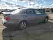 2005 Toyota Camry LE z VIN JTDBF30K250163783, wystawiony jako Copart lot #90110105 z przebiegiem 147 964 mil mil oraz Czysty tytuł • Clean title. Historia ofert i sprzedaży dostępna na DreamBid. Obrazek 3.