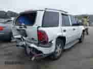 2003 Chevrolet TrailBlazer LS z VIN 1GNDS13SX32188296, wystawiony jako IAAI lot #42892717 z przebiegiem 258 496 mil mil oraz . Historia ofert i sprzedaży dostępna na DreamBid. Obrazek 4.