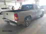 2000 Chevrolet Silverado 1500 LS z VIN 2GCEC19V4Y1308080, wystawiony jako IAAI lot #41619452 z przebiegiem 246 204 mil mil oraz . Historia ofert i sprzedaży dostępna na DreamBid. Obrazek 4.