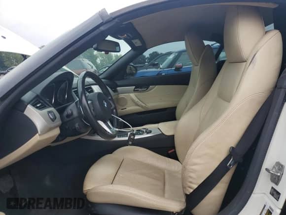 2011 BMW Z4 sDrive30i с VIN WBALM5C50BE379686, выставлен на аукционе Copart как лот 67585655 с пробегом 115 893 миль миль и Списание • Salvage title. История ставок и продаж доступна на DreamBid. Изображение 7.