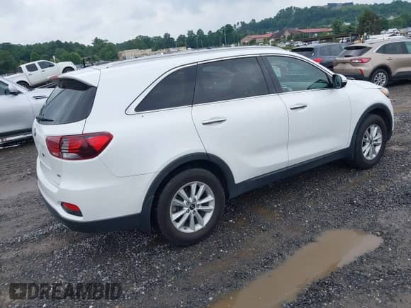 2020 Kia Sorento LX с VIN 5XYPG4A34LG650975, выставлен на аукционе IAAI как лот 42814696 с пробегом 79 970 миль миль и . История ставок и продаж доступна на DreamBid. Изображение 4.