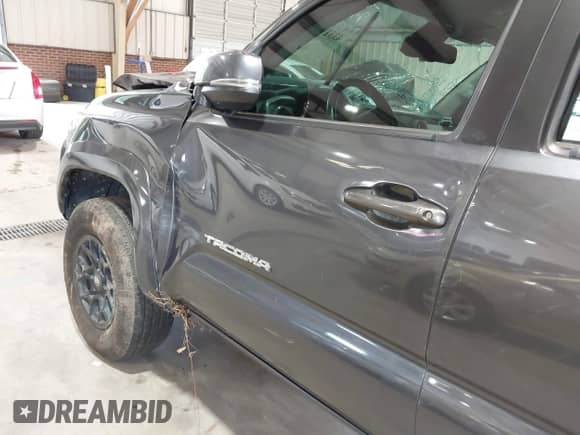 2022 Toyota Tacoma SR5 с VIN 3TMAZ5CN2NM181279, выставлен на аукционе IAAI как лот 43317687 с пробегом 129 450 миль миль и . История ставок и продаж доступна на DreamBid. Изображение 20.