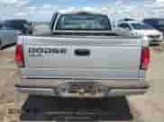 2002 Dodge Dakota Sport z VIN 1B7HL38XX2S719521, wystawiony jako Copart lot #56207725 z przebiegiem 118 119 mil mil oraz Szkoda całkowita • Salvage title. Historia ofert i sprzedaży dostępna na DreamBid. Obrazek 6.