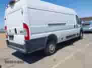 2020 Ram ProMaster Cargo z VIN 3C6URVJG2LE120353, wystawiony jako IAAI lot #42553717 z przebiegiem 30 122 mil mil oraz . Historia ofert i sprzedaży dostępna na DreamBid. Obrazek 4.