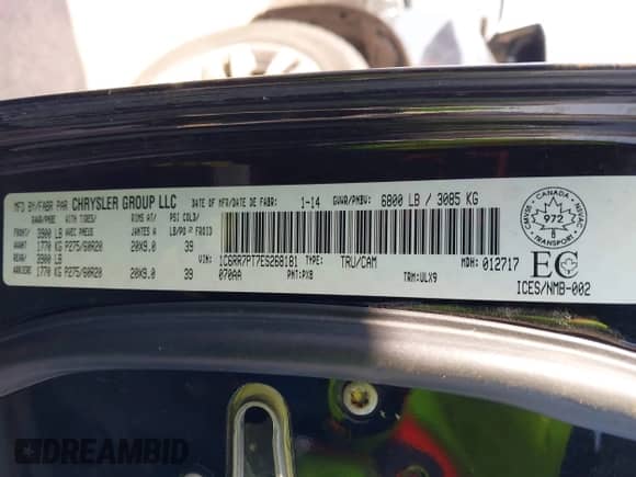 2014 Ram 1500 Longhorn z VIN 1C6RR7PT7ES268181, wystawiony jako IAAI lot #41887749 z przebiegiem 136 081 mil mil oraz . Historia ofert i sprzedaży dostępna na DreamBid. Obrazek 9.