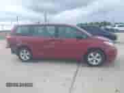 2017 Toyota Sienna L z VIN 5TDZZ3DC1HS886194, wystawiony jako IAAI lot #42917497 z przebiegiem 91 070 mil mil oraz . Historia ofert i sprzedaży dostępna na DreamBid. Obrazek 13.