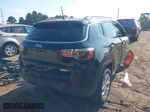 2024 Jeep Compass Latitude with VIN 3C4NJDBN7RT146382, listed as a IAAI auction lot 43130328 with 5,596 mi miles and . Bid and sale history available at DreamBid. Image 4.